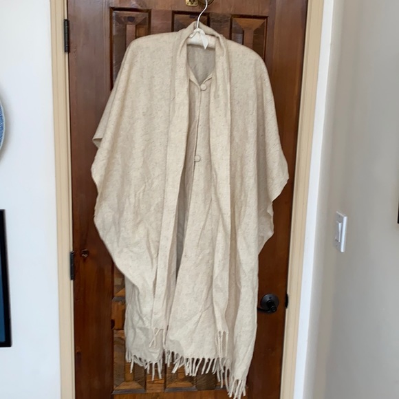 Authentic hand woven Mexican wool poncho - Picture 1 of 4